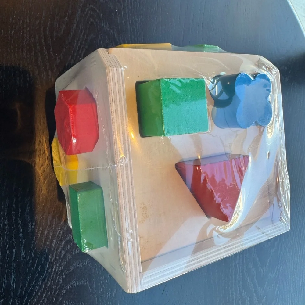 NWT Melissa & Doug Shape Sorting Cube